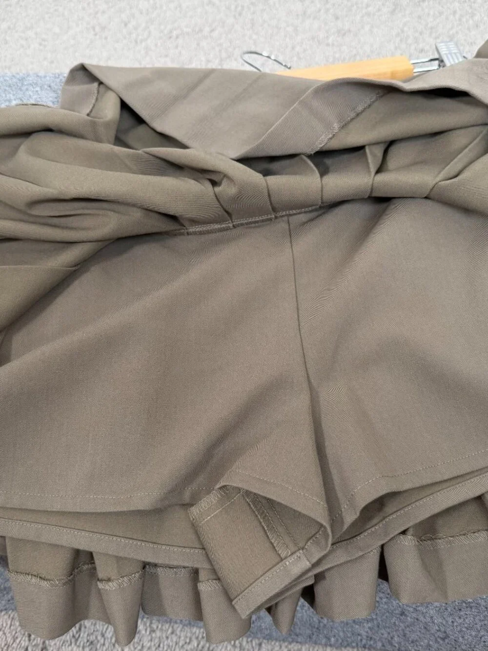 ANTHROPOLOGIE FLAT WHITE Tan Pleated Mini Skort with Belt Loops Women's Size M - Picture 6 of 7